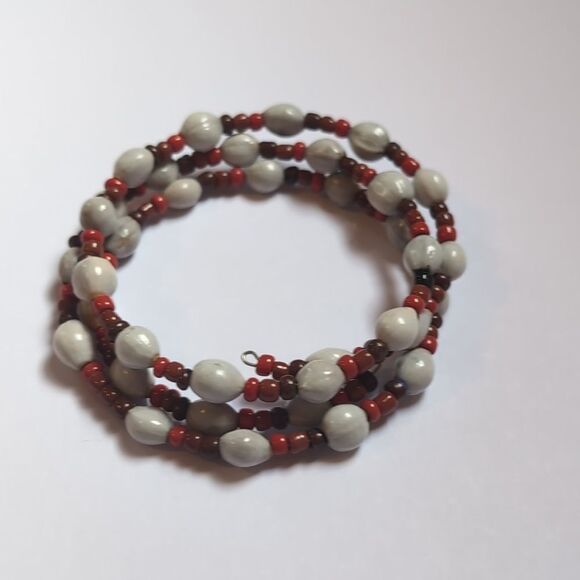434 Red and White Beaded Wrap Bracelet‎ - Picture 3 of 4